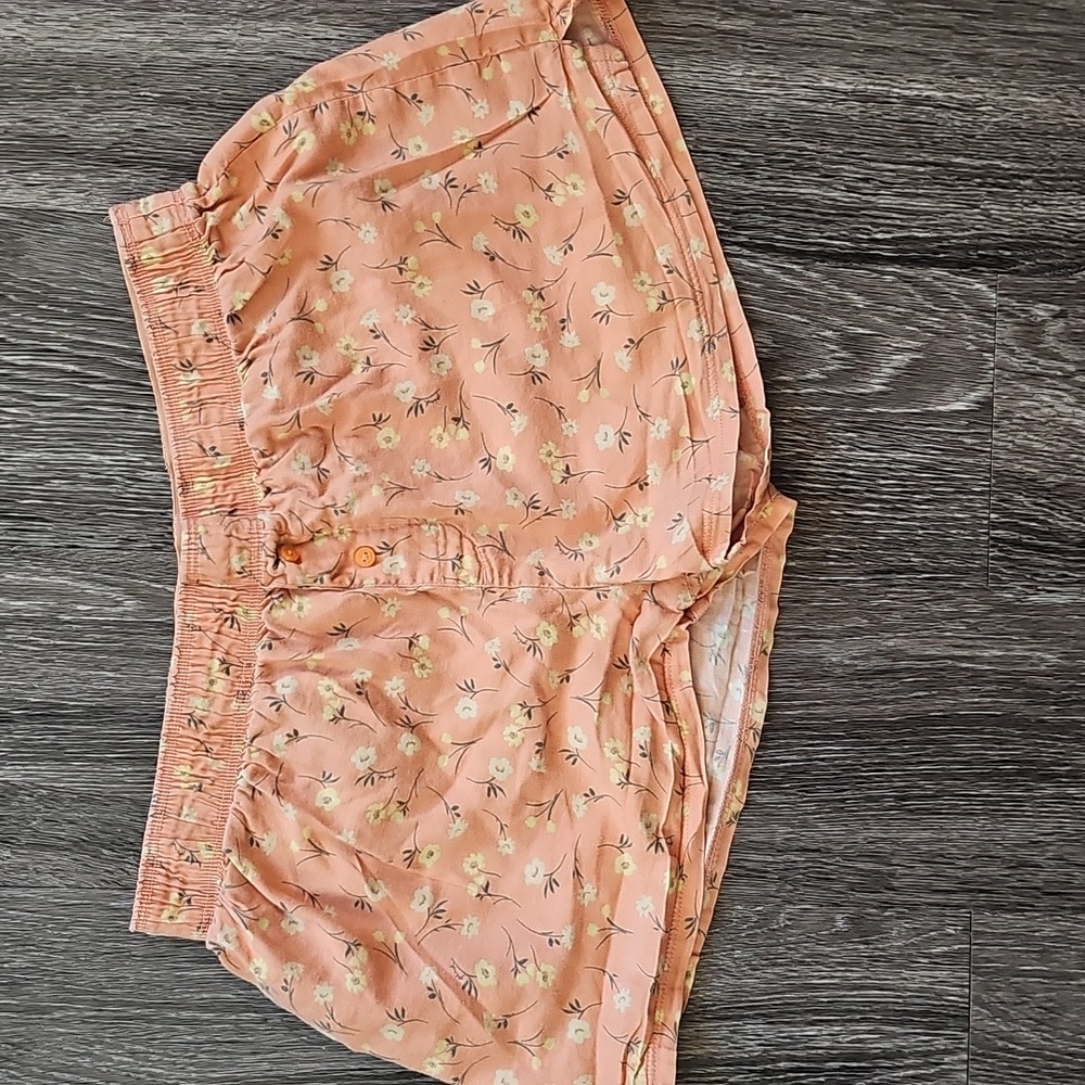 PINK Peach Floral Women's Shorts